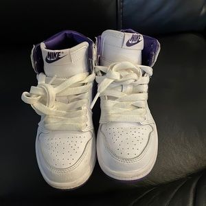 Like new boys sneakers